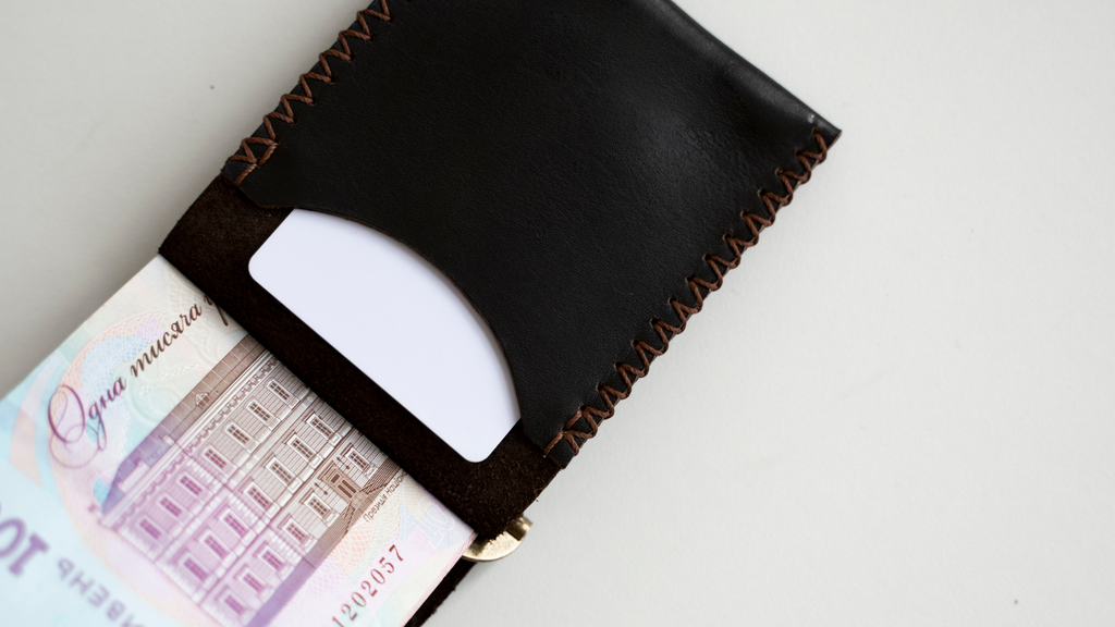 Why Every Stylish Man Should Own a Leather Money Clip Wallet