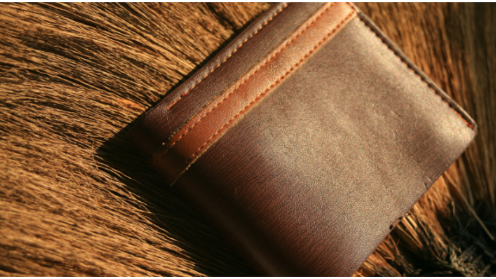 The Mini Wallet - A Sleek Accessory for Professionals